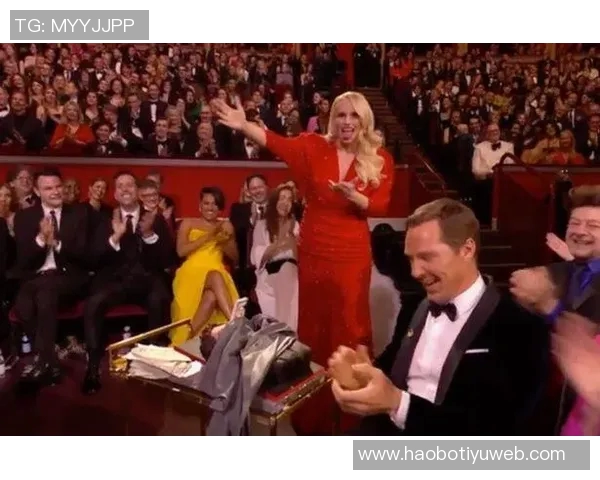 女主持调侃皮尔斯网友热议扑倒事件皮尔斯回应我们是搭档我有女友